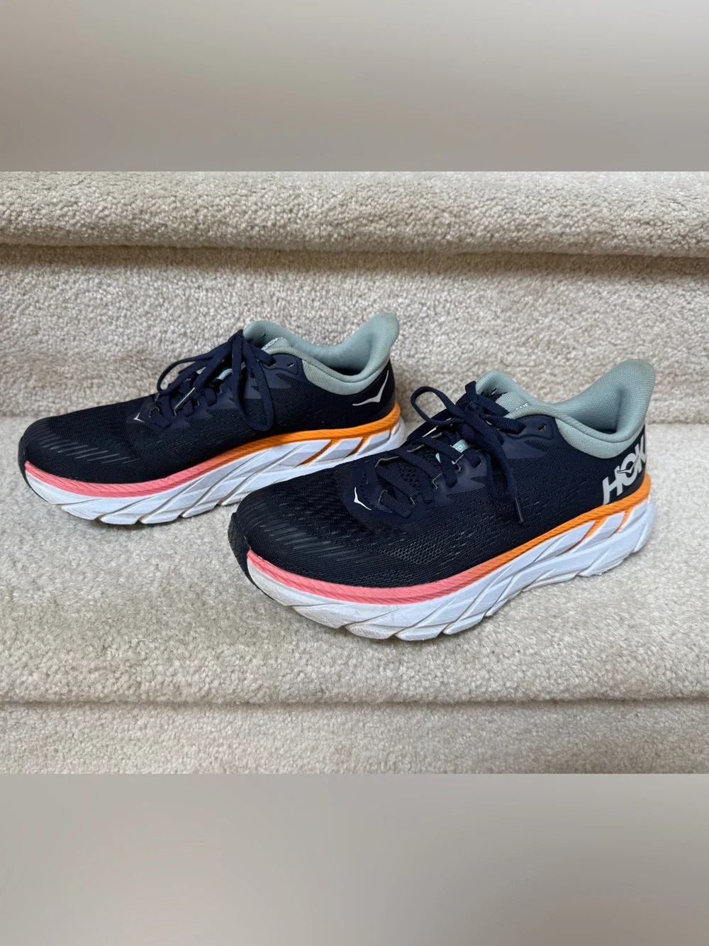 Hoka One One Clifton 7 Women’s Running Shoe Navy With Orange Coral Trim Size 8